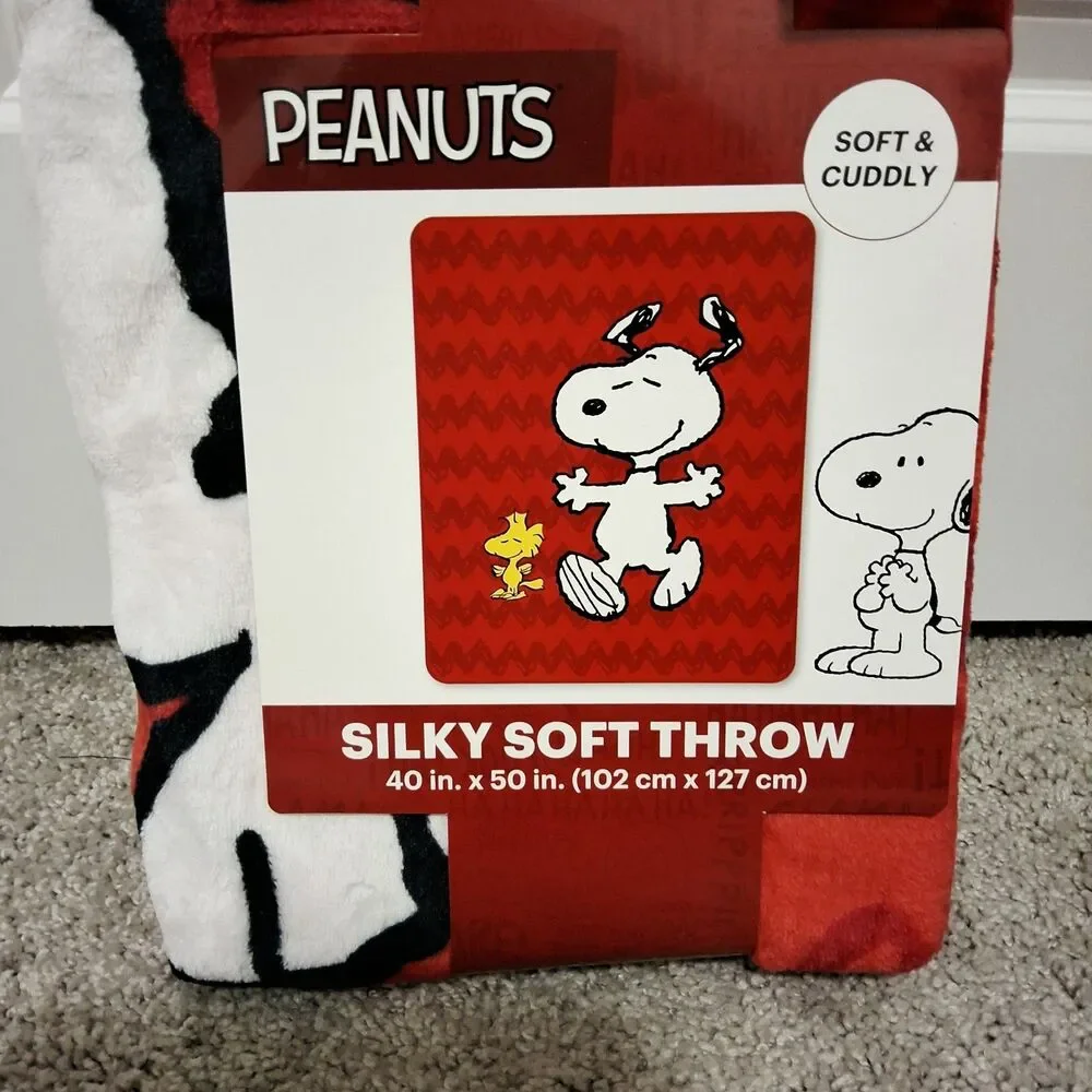 Peanuts Snoopy & Woodstock Silky Soft Red Throw Blanket 40x50 New w/ Tags